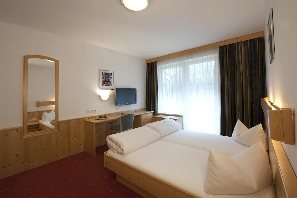 Hotel Bierwirt Innsbruck Room photo